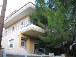 Quiet bright house next to the sea in Lagonisi